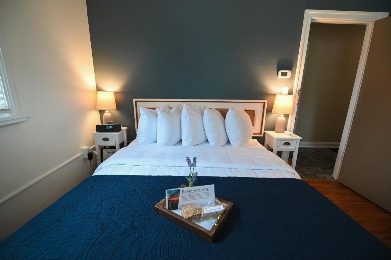 The Lakehouse Inn Geneva Экстерьер фото