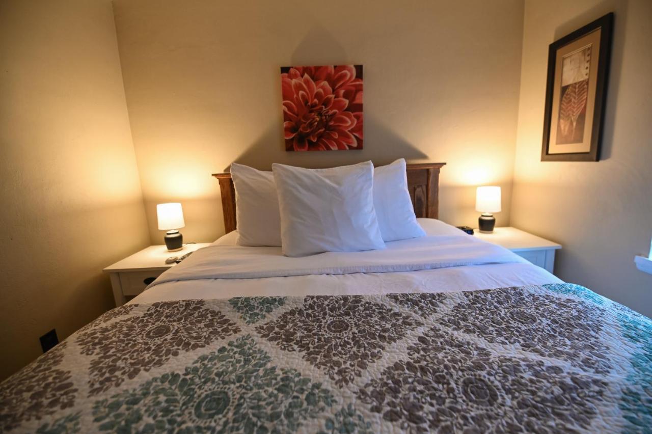 The Lakehouse Inn Geneva Экстерьер фото