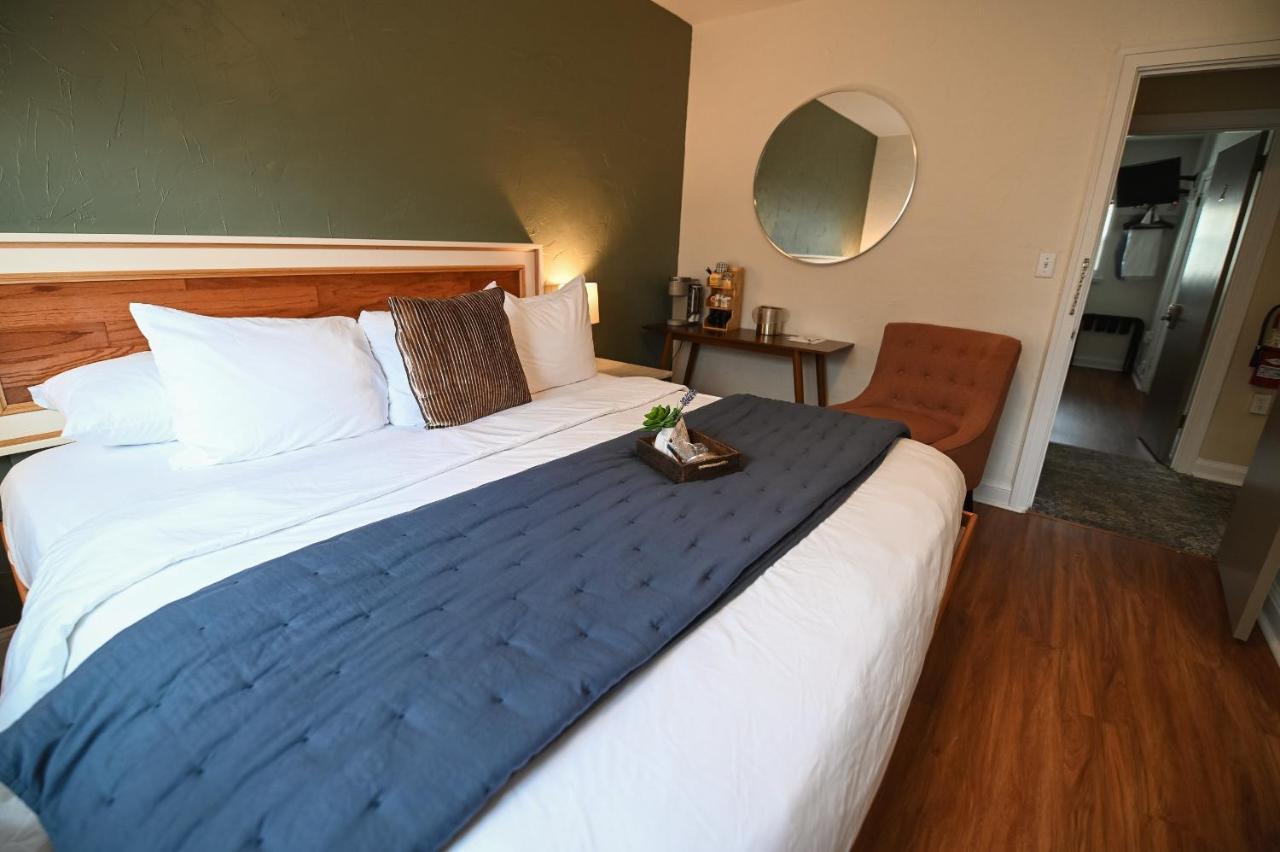 The Lakehouse Inn Geneva Экстерьер фото